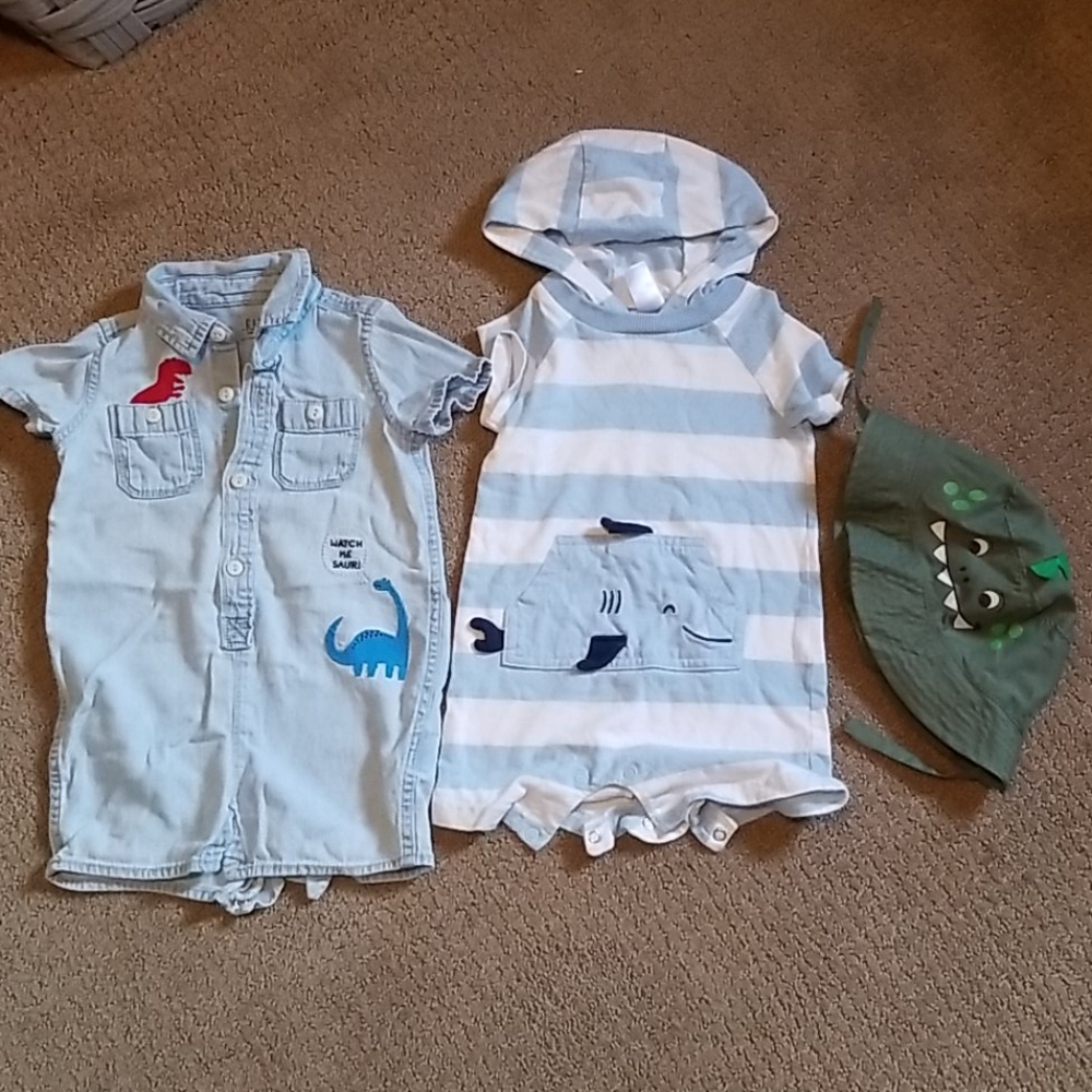 BABY  BOY  3 LOT GAP & CARTERS  SIZE 6-12 M